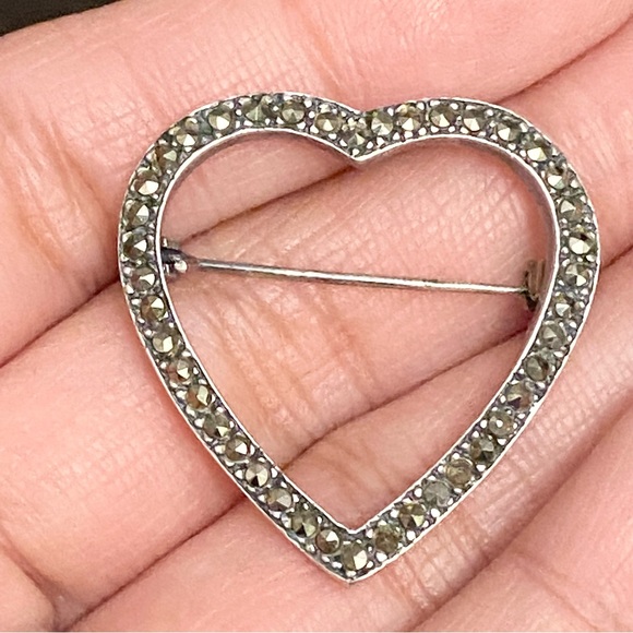 Vintage Signed 925 A Sterling Silver Marcasite Heart-shaped Love Brooch - Picture 5 of 9